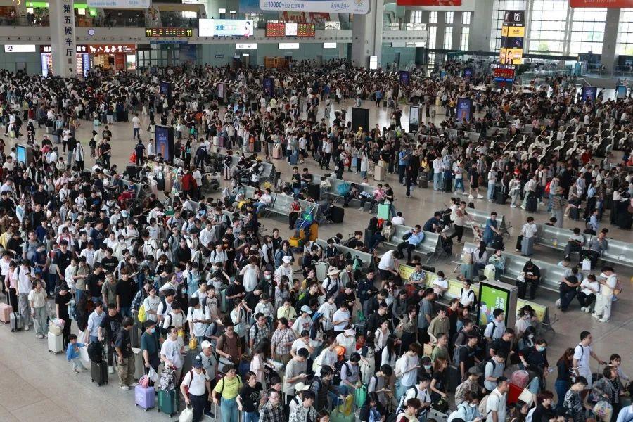 福州火车站五一单日客发量刷新纪录 全链条服务护航假期出行