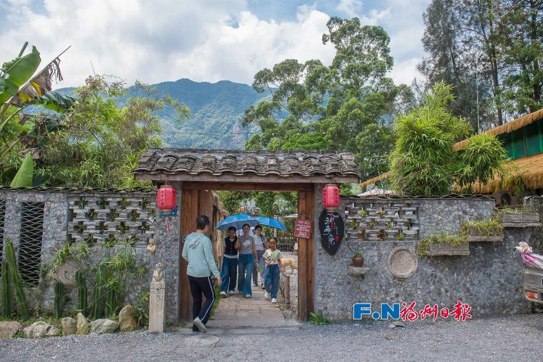 赶海、快闪、非遗……“五一”假期第2天！游客在福州玩这些！