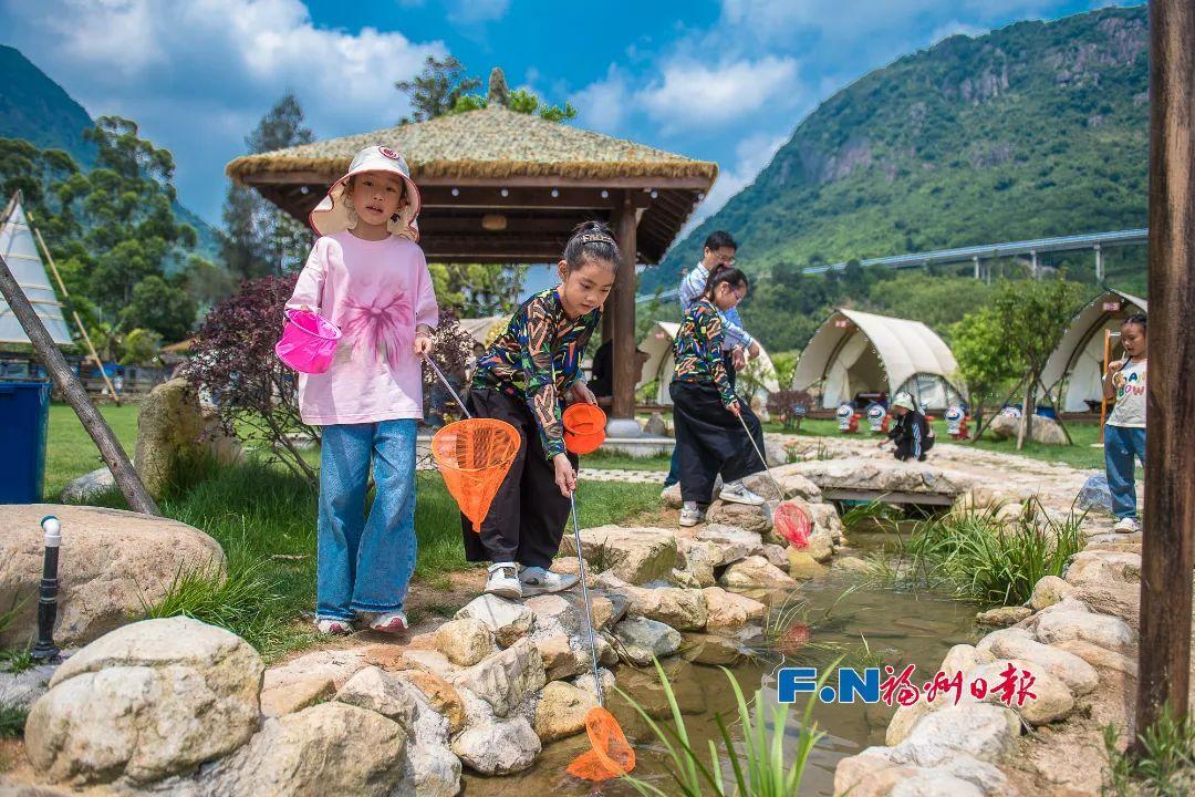 赶海、快闪、非遗……“五一”假期第2天！游客在福州玩这些！