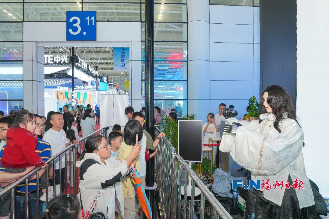 赶海、快闪、非遗……“五一”假期第2天！游客在福州玩这些！