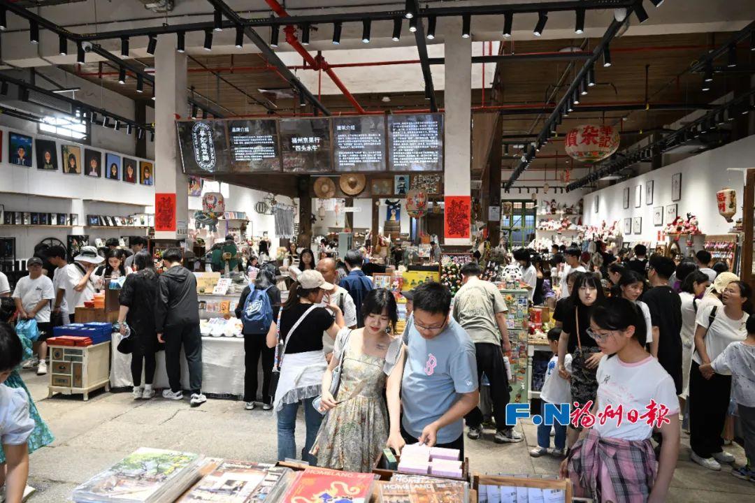 赶海、快闪、非遗……“五一”假期第2天！游客在福州玩这些！