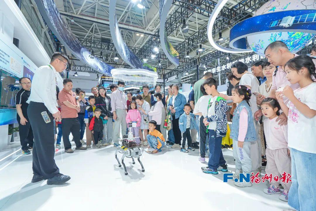 赶海、快闪、非遗……“五一”假期第2天！游客在福州玩这些！