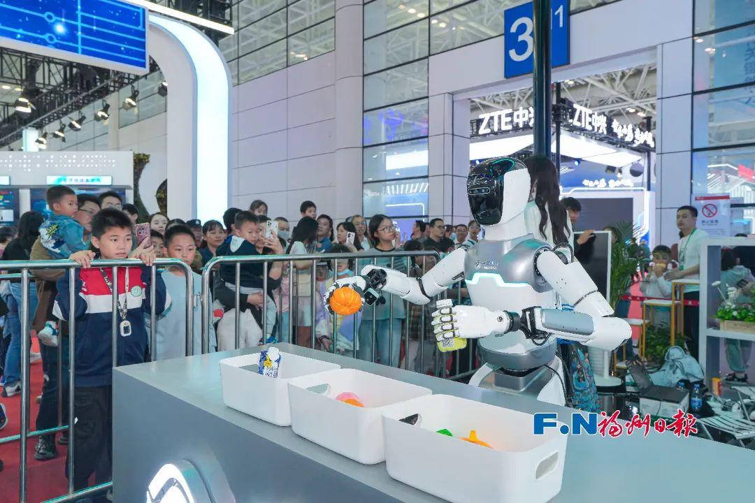 赶海、快闪、非遗……“五一”假期第2天！游客在福州玩这些！