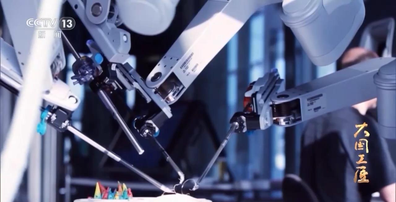 国家队一出手就是超强实力！上百人为中国AI芯写120万行代码