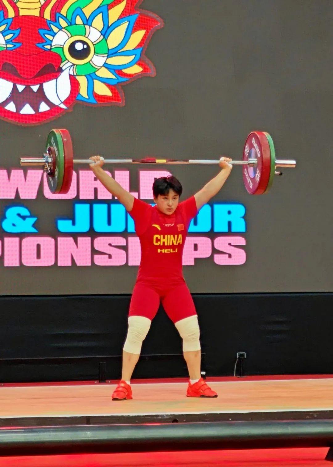 打破两项世界少年纪录！福建举重小将林经纬勇夺三金