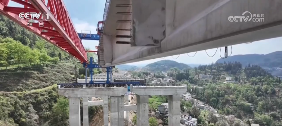 建设者们扎根一线奏响“奋进曲” 多项重大工程建设假期不停工