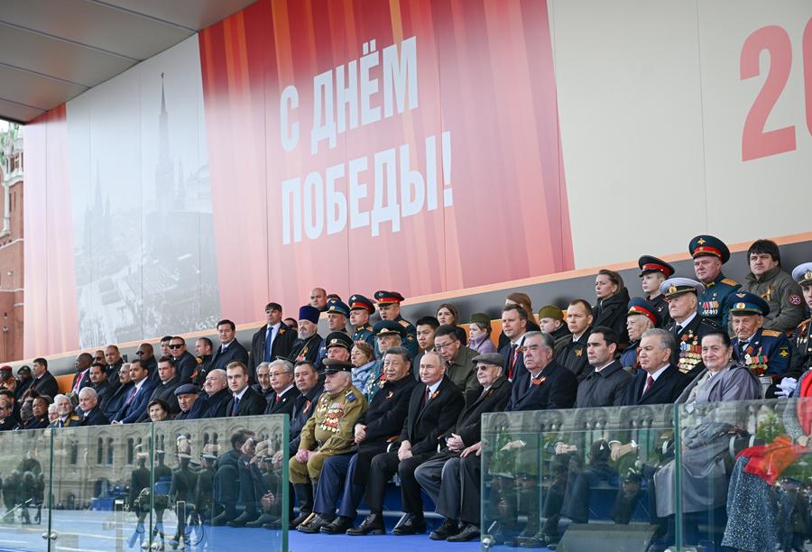 习近平出席俄罗斯纪念苏联伟大卫国战争胜利80周年庆典