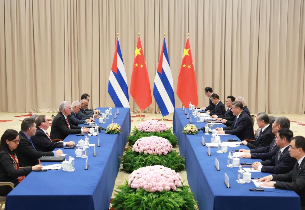 习近平会见古巴国家主席迪亚斯-卡内尔