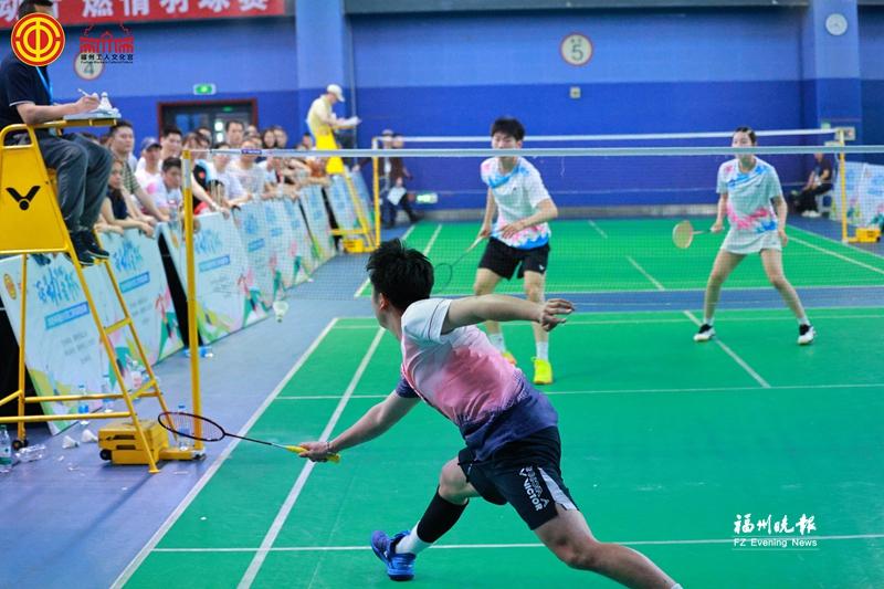 职工羽球好手角逐“劳动者杯”