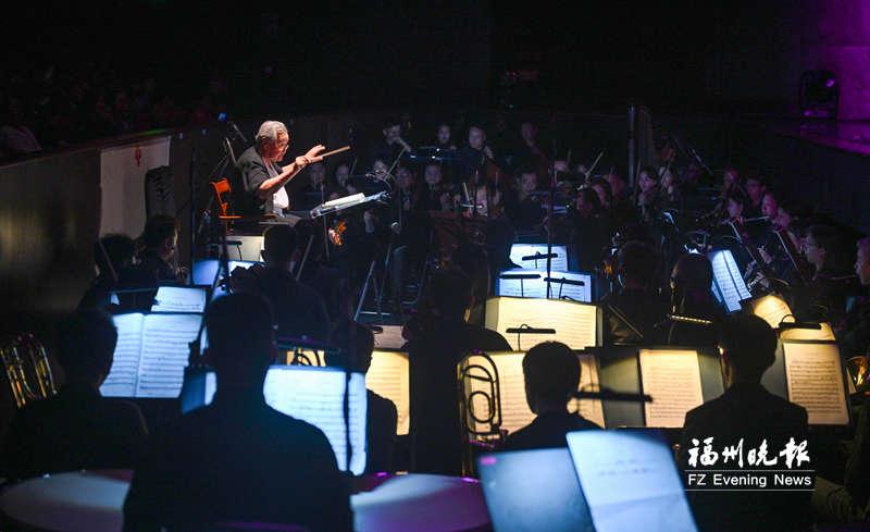 歌剧《塞维利亚理发师》中文版在榕首演 96岁郑小瑛登台指挥续写传奇