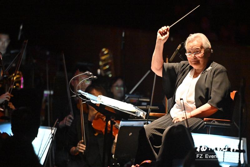 歌剧《塞维利亚理发师》中文版在榕首演 96岁郑小瑛登台指挥续写传奇