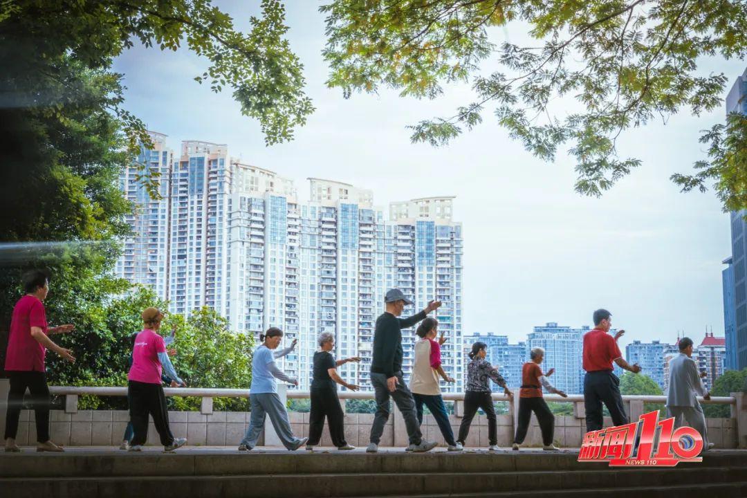 直冲34℃！福州常见的这种花又开了！别碰