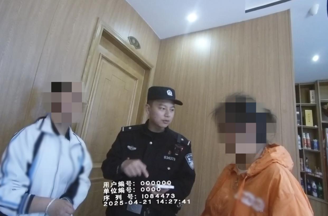 母女就餐1小时未动筷老板报警