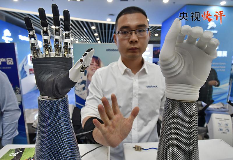 【央视快评】勇敢克服困难挑战 积极追求人生梦想