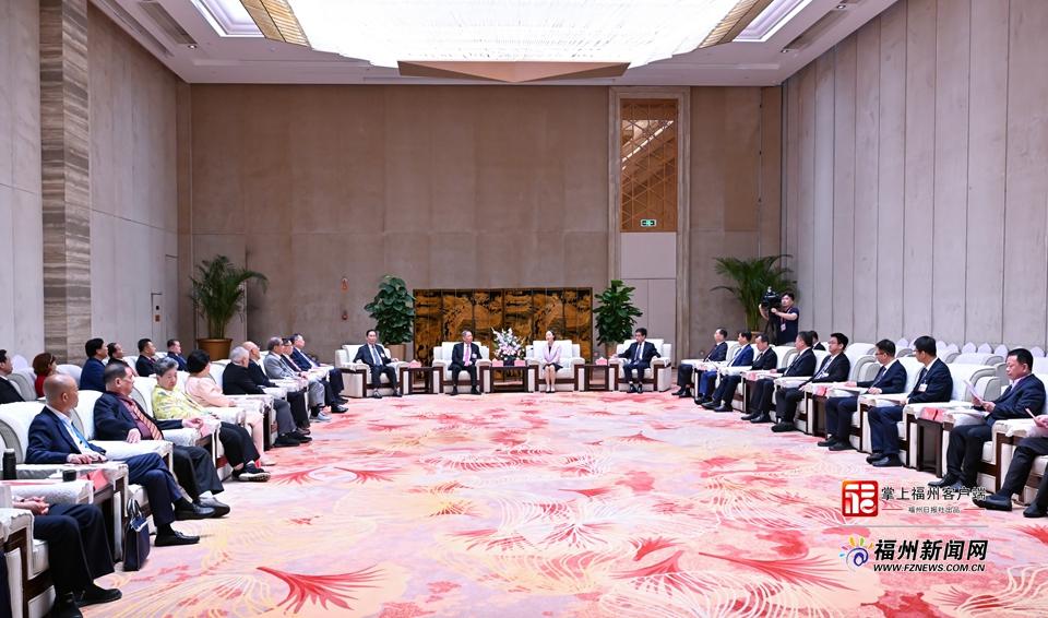 郭宁宁林文斌吴贤德与吴换炎等侨商侨领座谈交流