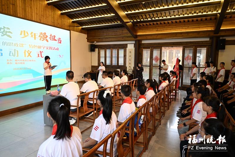 “行走”的思政课“走新”又“走心”