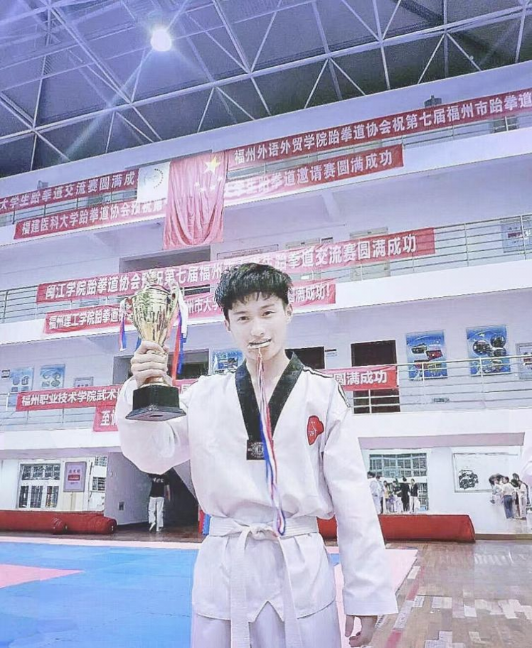 10年，中职生→研究生！福建谢佳乐，你太棒了！