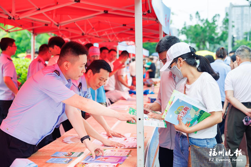 福州市举办2025年民法典宣传月主题宣传活动暨民法典主题园揭牌仪式