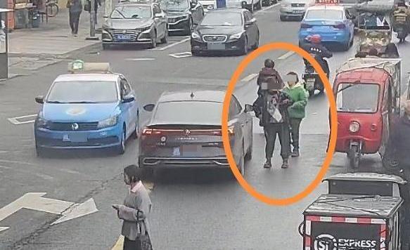 两女子轮流扮孕妇碰瓷多车被刑拘