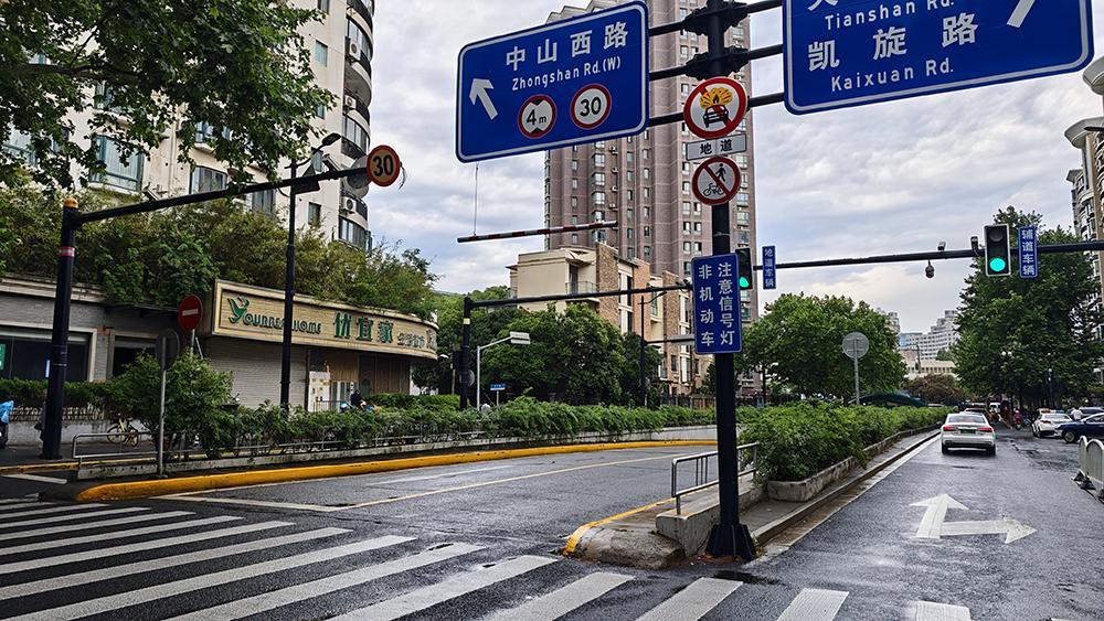 别拿生命换照片！谁还在危险地带扎堆拍照？