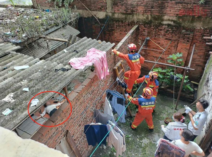 晾晒衣物不慎坠楼 消防提示警惕家中阳台的“致命缺口”