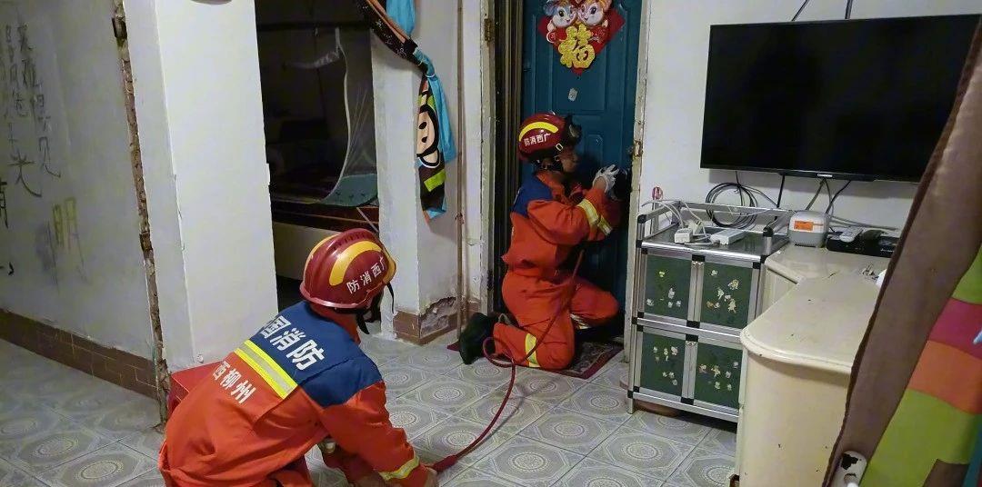 晾晒衣物不慎坠楼 消防提示警惕家中阳台的“致命缺口”