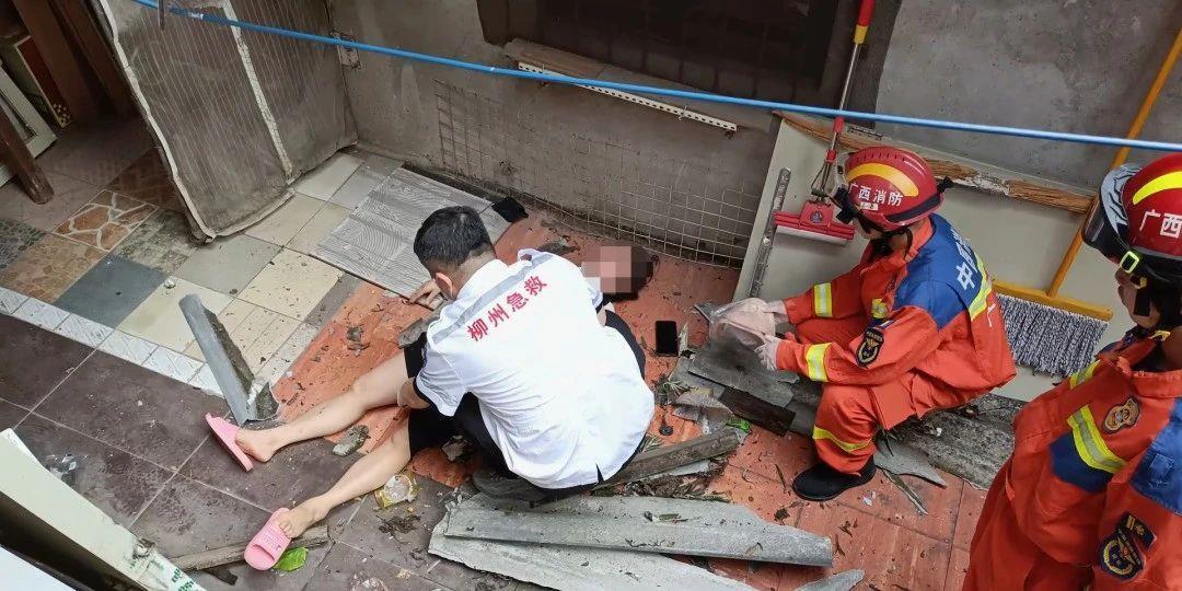 晾晒衣物不慎坠楼 消防提示警惕家中阳台的“致命缺口”