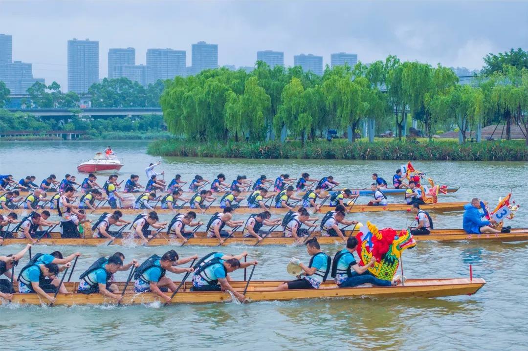 雨中争睹！长乐洞江湖龙舟竞渡！