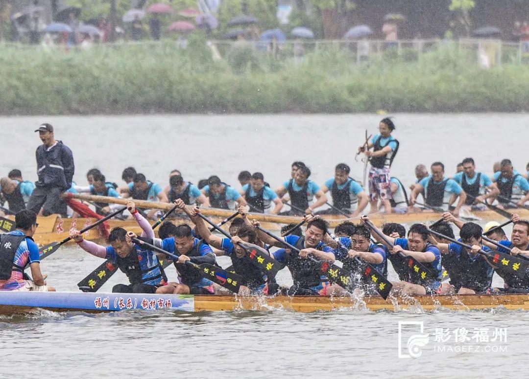 雨中争睹！长乐洞江湖龙舟竞渡！