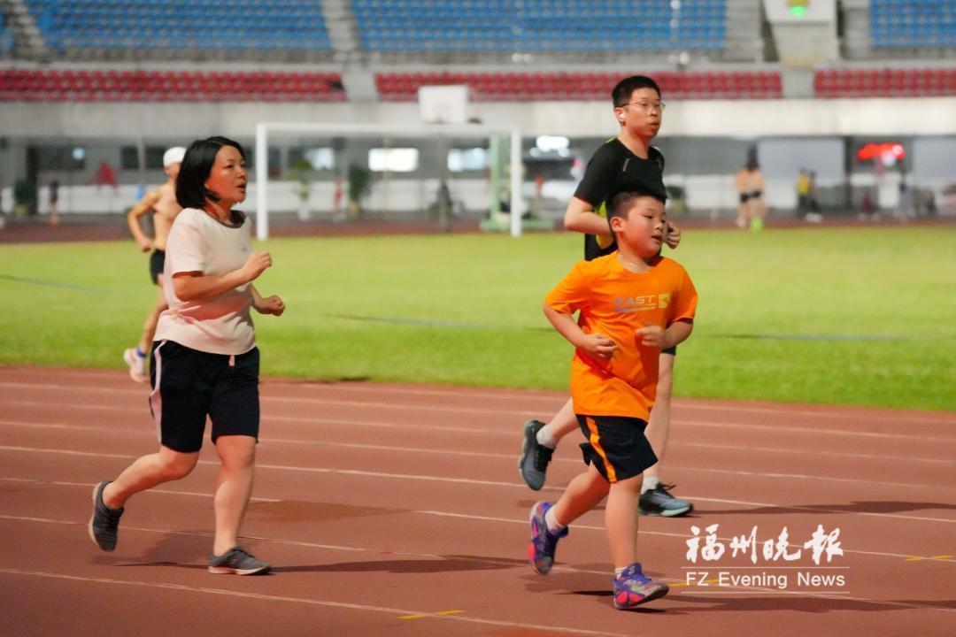 夏日榕城刮起“夜跑风”