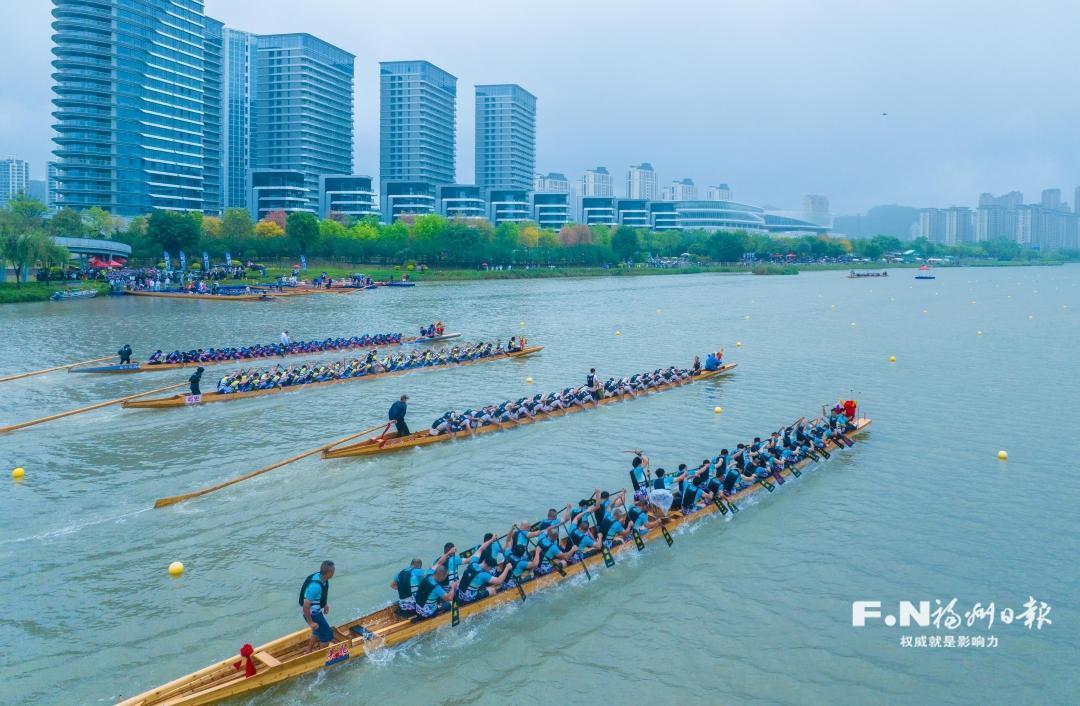 “2025澎湃洞江湖”长乐龙舟邀请赛举行