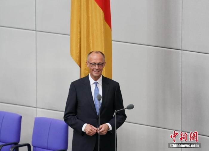 德国总理默茨：或将反击美国关税政策