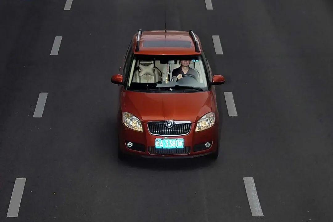 福州这些小车被抓拍，都因为上车时没做这件事……