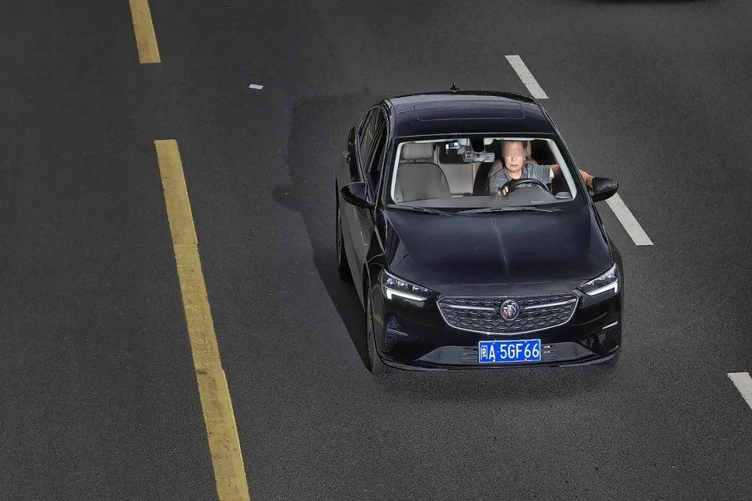 福州这些小车被抓拍，都因为上车时没做这件事……