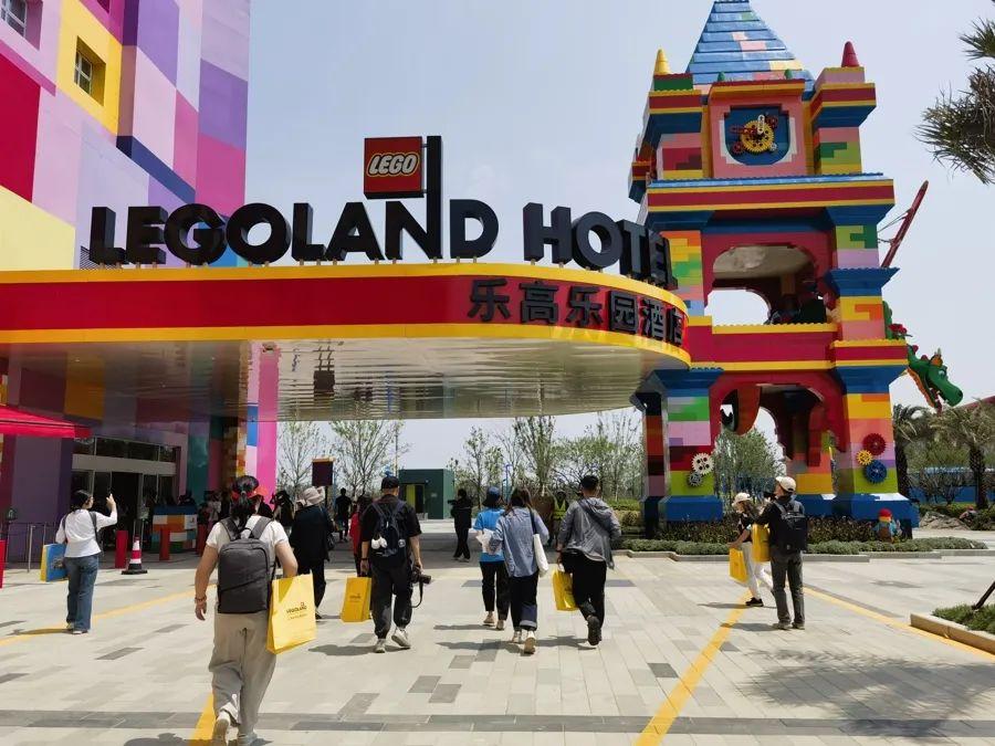 太火爆！住一晚最高7463元，90分钟内售罄！网友炸锅……