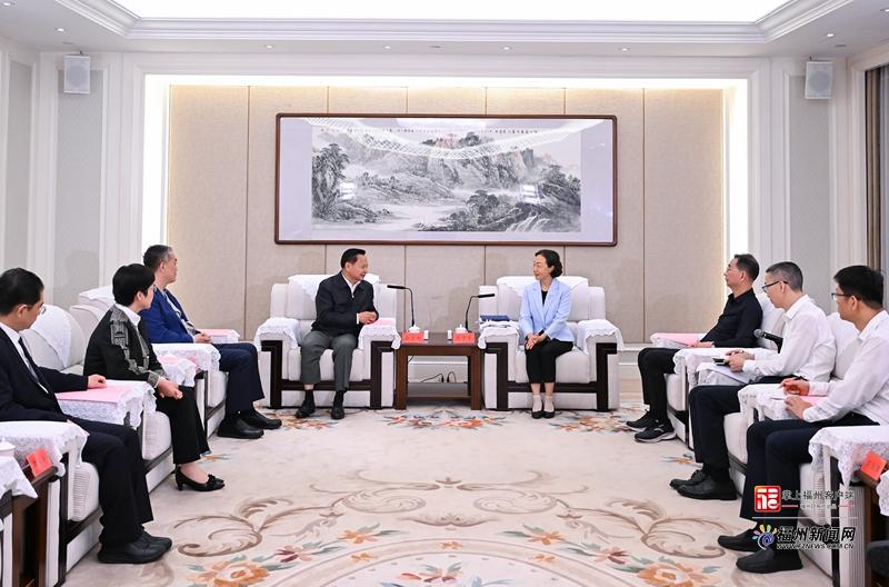 郭宁宁吴贤德与中国轻工业联合会会长张崇和座谈交流