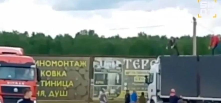 俄民众投石块砸乌无人机 州长：奖励