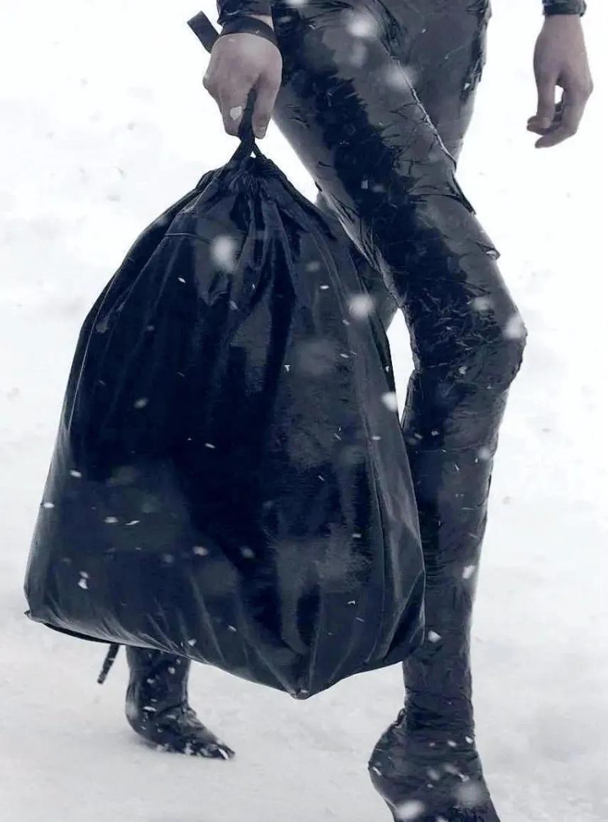 4500元一条！巴黎世家平角短裤造型半身裙惹争议