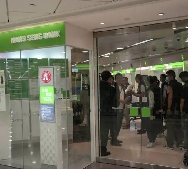 香港一银行遭劫匪抢走30余万港币