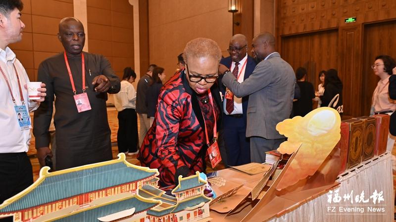 全球首部六种语言立体书《丝绸之路》发布