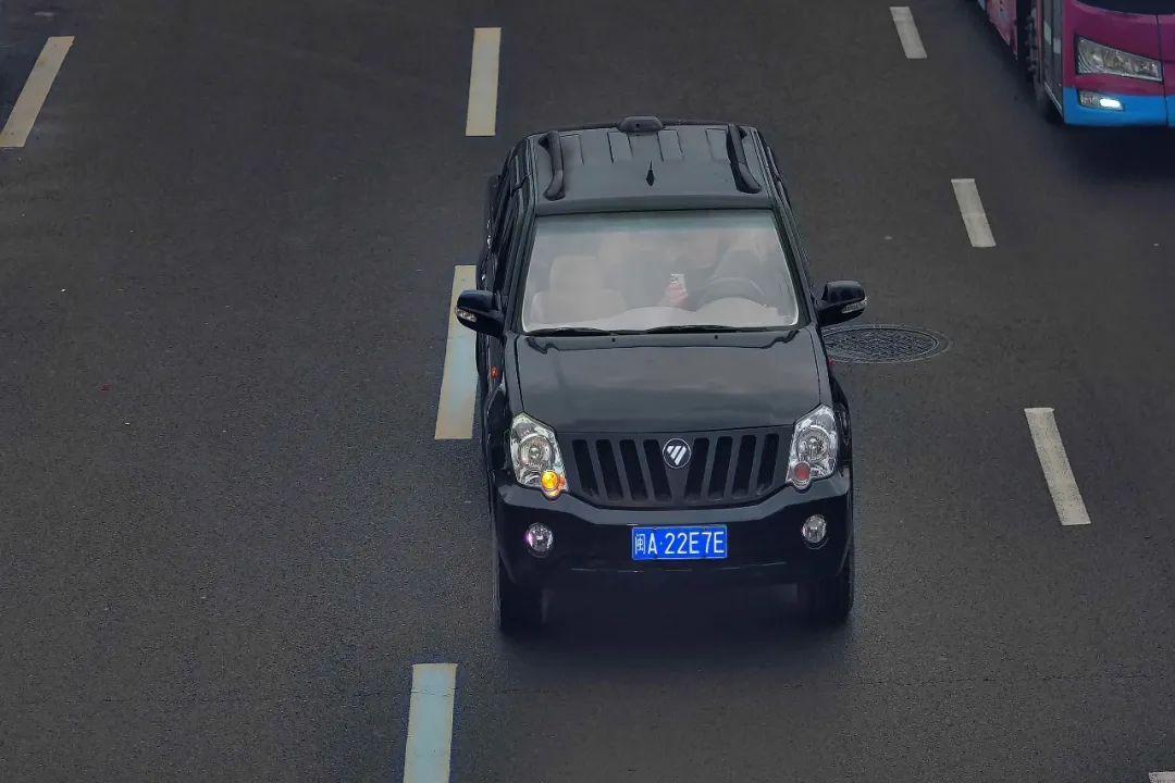 开车玩手机、打电话！福州这些车辆已被抓拍处罚！