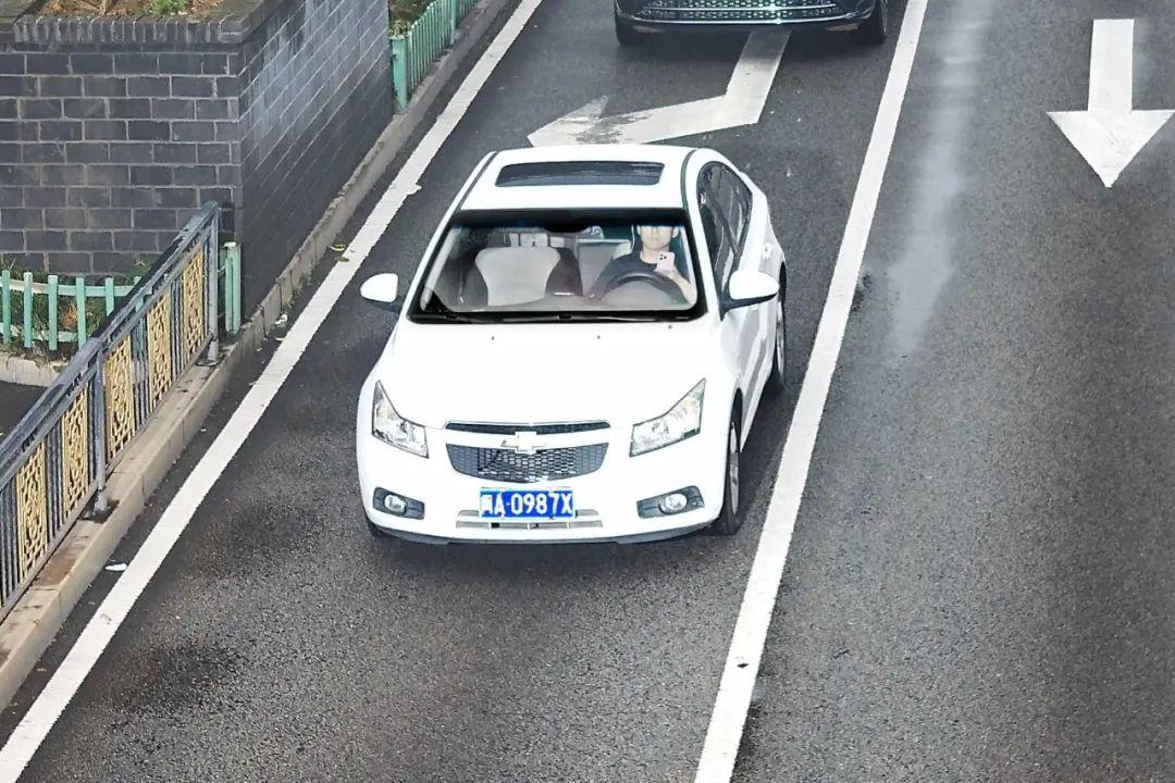 开车玩手机、打电话！福州这些车辆已被抓拍处罚！