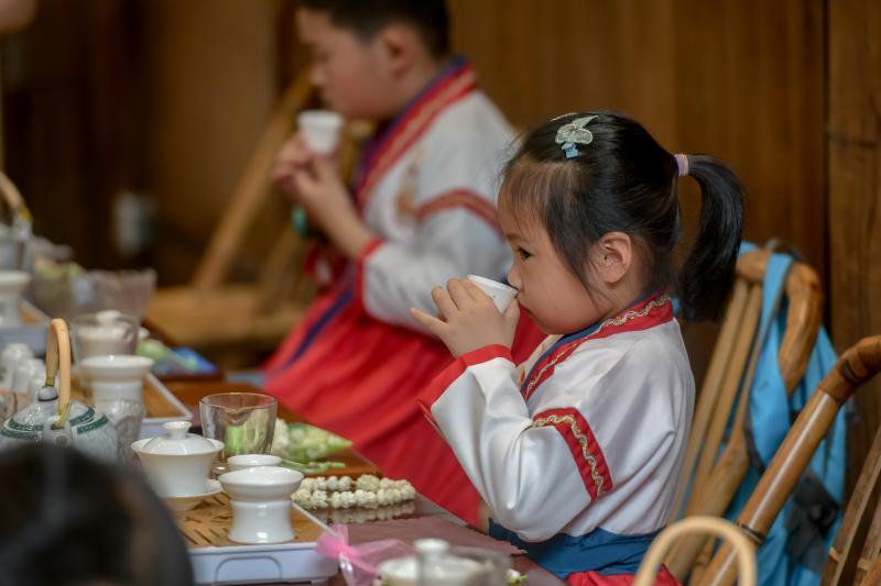 来福州 吃茉莉花茶去