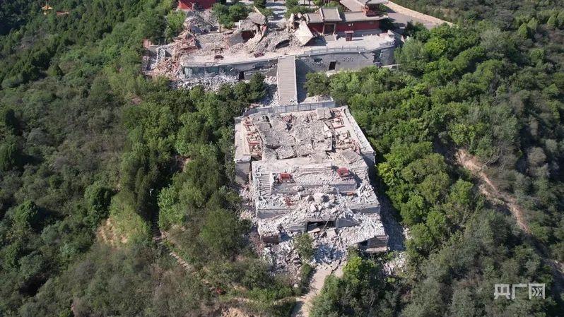 “听到轰隆一声”！太原一博物馆有建筑坍塌，山体出现大坑！