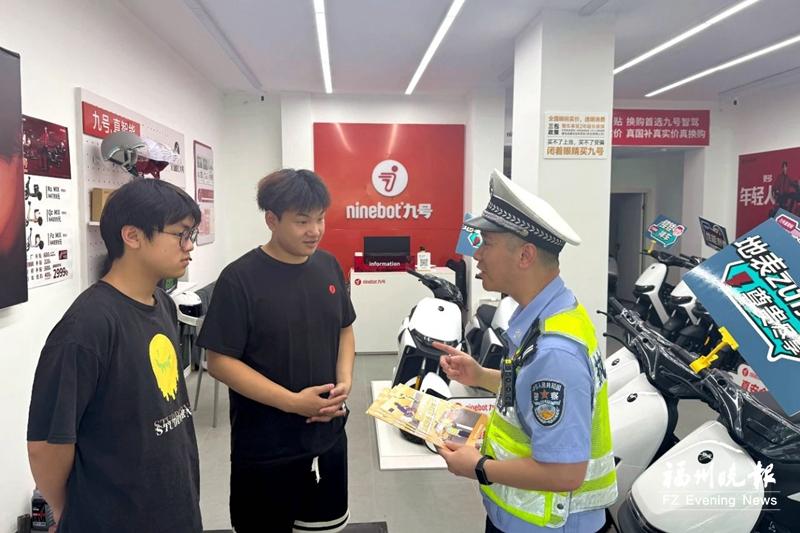 福州交警严查“飙车炸街” 守护城市宁静
