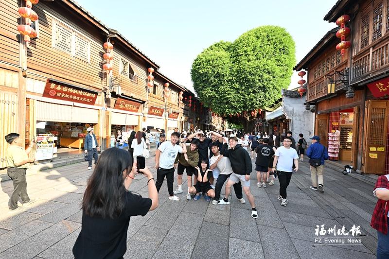 《城市风华录》福州篇播出 央视“风华团”来榕享福气