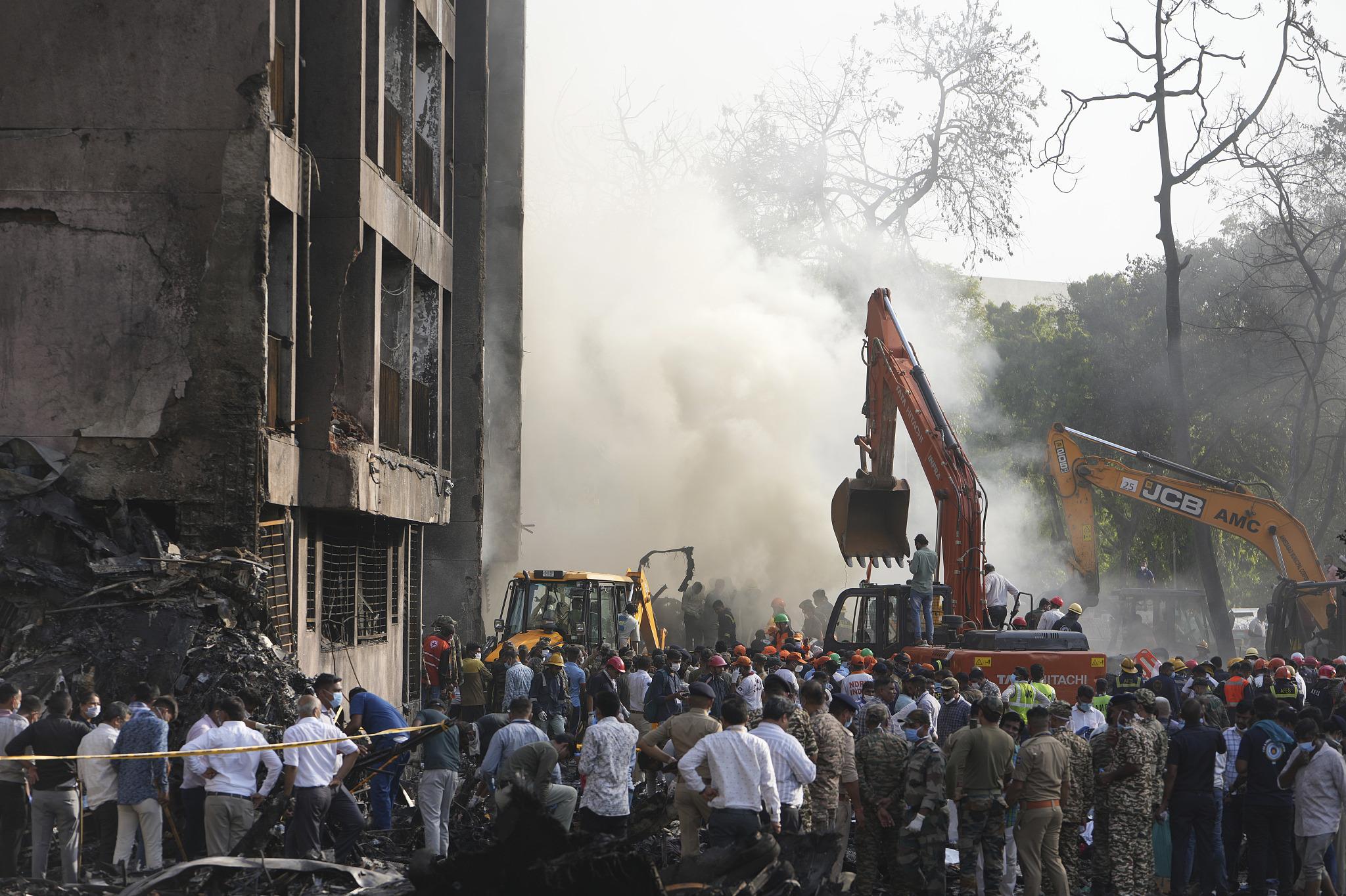 持续更新丨印度警方称坠机事故中发现一名幸存者