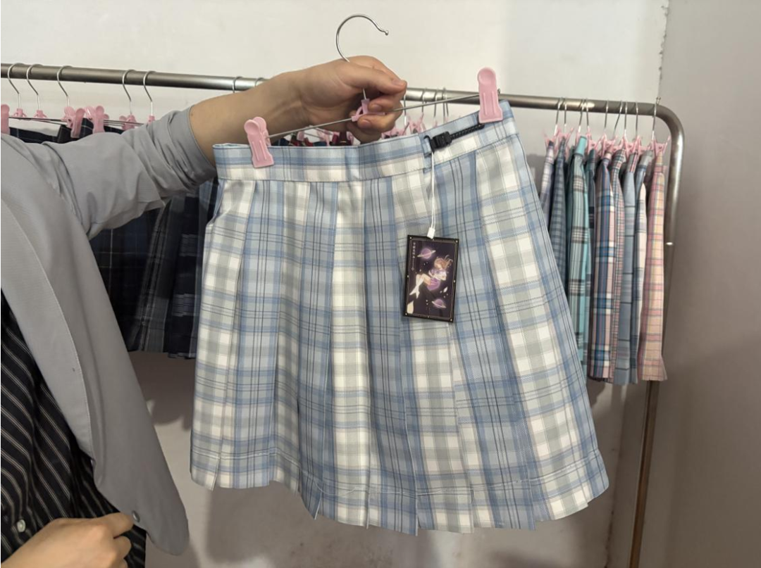 “乡镇青年”靠主题服圈粉“Z世代”，密码何在