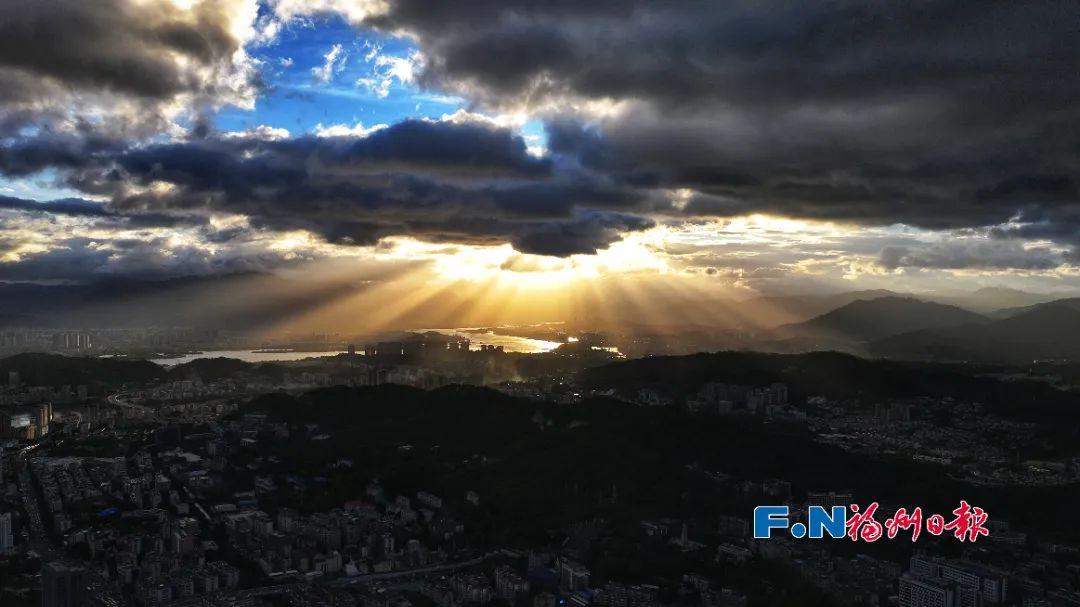 台风前！福州上空现奇观，刷屏朋友圈！