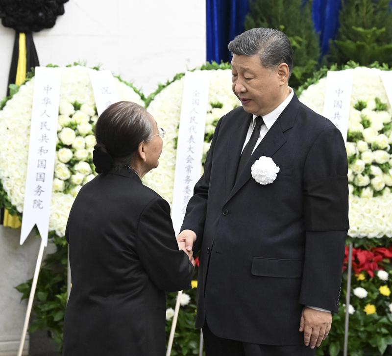 热地同志遗体在京火化 习近平等到八宝山革命公墓送别